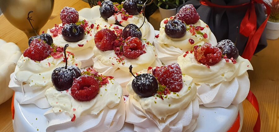 Pavlova ar ogām